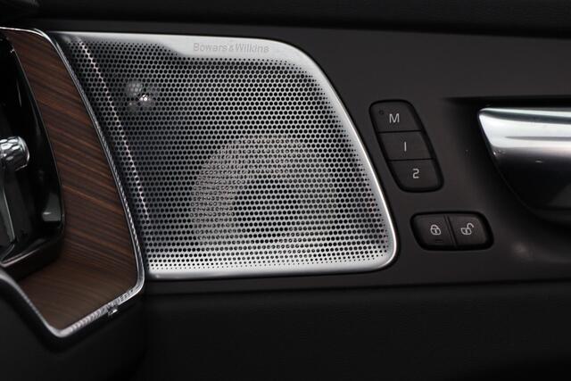 Volvo XC60 Recharge T8 AWD Inscription - Luchtvering - Panorama/schuifdak - IntelliSafe Assist & Surround - Bowers & Wilkins audio - 360º Camera - Verwarmde voorstoelen, stuur & achterbank - Adaptieve LED koplampen - Elektr. bedienb. voorstoelen met geheugen - Head 