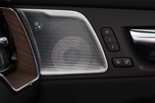 volvo-xc60-recharge-t8-awd-inscript