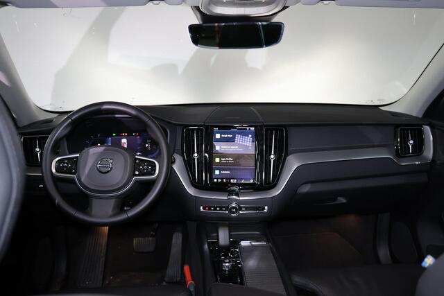Volvo XC60 T6 Recharge AWD Ultra Dark - Panorama/schuifdak - IntelliSafe Assist & Surround - 360º Camera - Harman/Kardon audio - Adaptieve LED koplampen - Verwarmde voorstoelen, stuur & achterbank - Parkeersensoren voor & achter - Elektr. bedienb. voorstoelen met ge