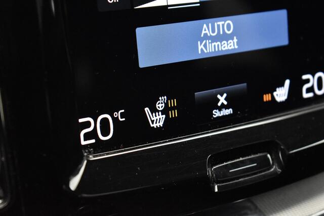 Volvo XC60 2.0 Recharge T8 AWD R-Design | Panorama | Elek. Trekhaak | Stoelverwarming voor + achter | Stuurverwarming |