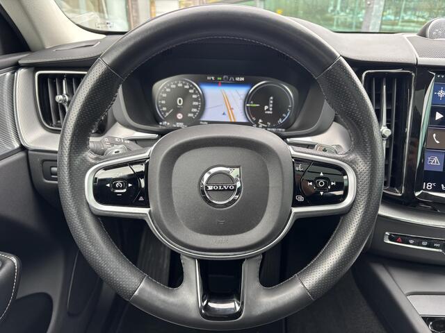 Volvo XC60 2.0 T8 Twin Engine AWD Inscription / Luchtvering / Trekhaak / Pano. dak / Massagestoelen / Elek. verstelbare stoelen / Voor+achter+stuur verwarmd / 360 camera / Head-up display / Polestar upgrade