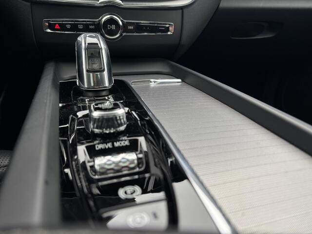 Volvo XC60 2.0 T8 Twin Engine AWD Inscription / Luchtvering / Trekhaak / Pano. dak / Massagestoelen / Elek. verstelbare stoelen / Voor+achter+stuur verwarmd / 360 camera / Head-up display / Polestar upgrade