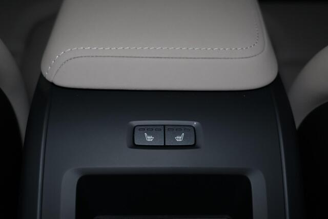 Volvo XC60 T6 Recharge AWD Core - IntelliSafe Assist & Surround - 360º Camera - Adaptieve LED koplampen - Verwarmde voorstoelen, stuur & achterbank - Parkeersensoren voor & achter - Elektr. bedienb. voorstoelen met geheugen - Extra getint glas - 19' LMV