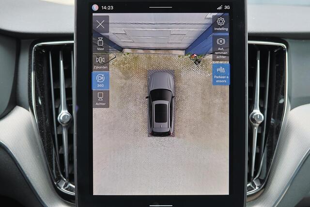 Volvo XC60 T6 Recharge AWD Core - IntelliSafe Assist & Surround - 360º Camera - Adaptieve LED koplampen - Verwarmde voorstoelen, stuur & achterbank - Parkeersensoren voor & achter - Elektr. bedienb. voorstoelen met geheugen - Draadloze tel. lader - Extra getint glas
