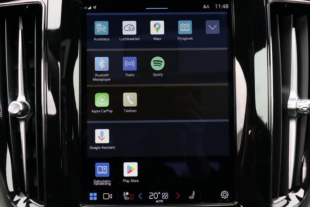 Volvo XC60 Recharge T6 AWD Plus Dark - LONG RANGE - Panorama/schuifdak - IntelliSafe Assist - Harman/Kardon audio - Adaptieve LED koplampen - Parkeercamera achter - Verwarmde voorstoelen, stuur & achterbank - Parkeersensoren voor & achter - Elektr. bedienb. voorstoe