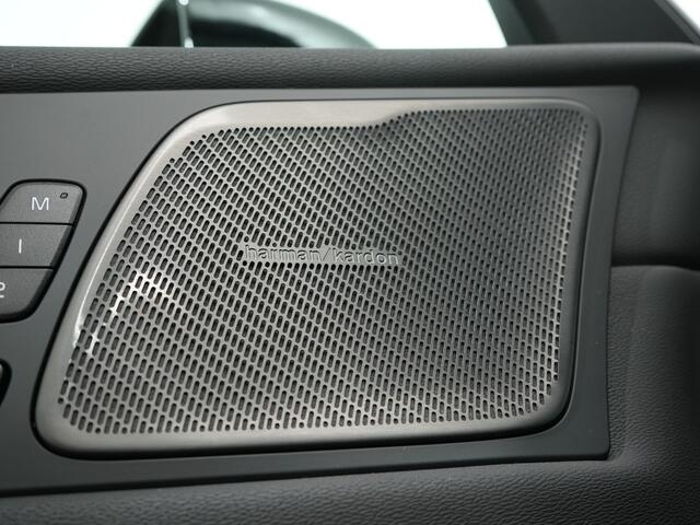 Volvo XC60 2.0 T6 RECHARGE 350PK AWD PLUS BLACK EDITION AUT8 | Trekhaak | 360 camera | Voorruitverwarming | Pilot Assist