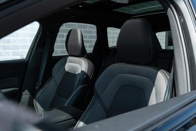 Volvo XC60 2.0 T8 Plug-in hybrid AWD Plus Black Edition | Adaptieve Cruise Control | Panoramadak | Harman Kardon Audio | Stoel-/Stuur-/Voorruitverwarming | Dodehoek Detectie | 360° Parkeercamera |