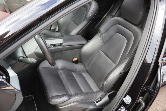 Volvo XC60 2.0 D4 FWD R-Design | Origineel NL | HUD | ACC | Panoramadak | Leder | Camera | Trekhaak |