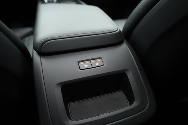 Volvo XC60 T8 Plug-in hybrid Plus Black Edition Luchtvering | Stoelventilatie | Elek. Trekhaak | Pano | Memroy seats | H&K Audio