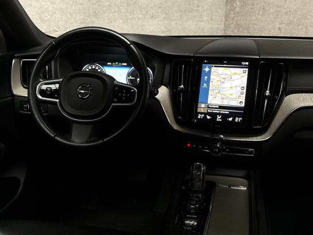 Volvo XC60 2.0 T8 Twin Engine AWD Inscription 391Pk Automaat (PANORAMADAK, APPLE CARPLAY, MEMORY SEATS, LEDER, ZWART HEMEL, STOELVERWARMING, GETINT GLAS, ELEK ACHTERKLEP, NIEUWE APK, NIEUWSTAAT)