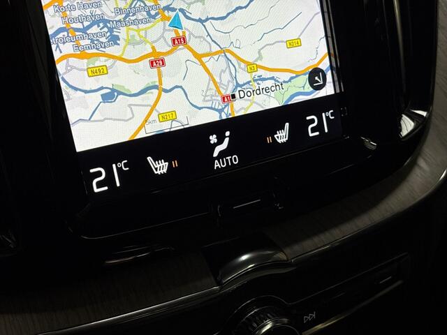 Volvo XC60 2.0 T8 Twin Engine AWD Inscription 391Pk Automaat (PANORAMADAK, APPLE CARPLAY, MEMORY SEATS, LEDER, ZWART HEMEL, STOELVERWARMING, GETINT GLAS, ELEK ACHTERKLEP, NIEUWE APK, NIEUWSTAAT)
