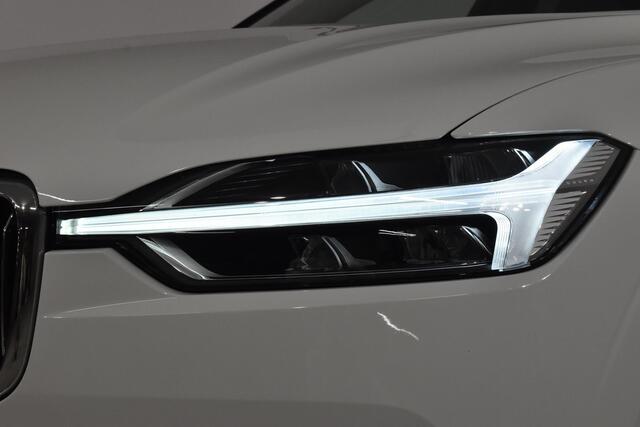 Volvo XC60 T8 390PK Automaat Recharge AWD Inscription / Intellisafe / Panoramadak / head-up display / Camera achter / Donker glas achter