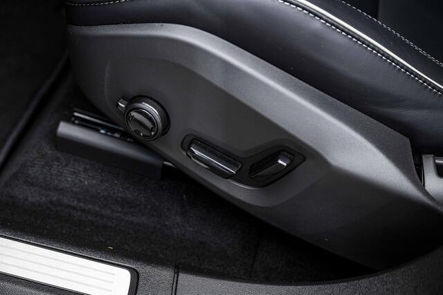 Volvo XC60 2.0 T6 Plug-in hybrid AWD Ultra Black Edition | Adaptieve Cruise Control | Panoramadak | 360° Parkeercamera | Harman Kardon Audio | Head-Up Display | Dodehoek Detectie | Stoel-/Stuurverwarming |