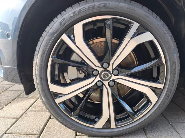 Volvo XC60 2.0 T8 Plug-in hybrid AWD Plus Dark (335kW/455PK) ** PANORAMA, ACC, VERW. ST, 21-inch LMV ** 1e EIG - UNFALLFREI ** ** INFORMEER OOK NAAR ONZE AANTREKKELIJKE FINANCIAL-LEASE TARIEVEN **