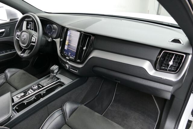 Volvo XC60 2.0 255pk T5 AWD R-Design. Panodak, Camera, Leer/Alcantara, 19"LMV, Haak 2400kg