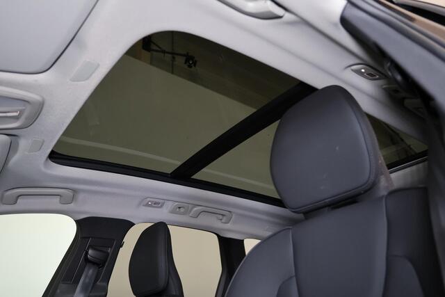 Volvo XC60 T6 Recharge AWD Plus Dark - Panorama/schuifdak - IntelliSafe Assist & Surround - 360º Camera - Harman/Kardon audio - Adaptieve LED koplampen - Verwarmde voorstoelen, stuur & achterbank - Parkeersensoren voor & achter - Elektr. bedienb. voorstoelen met geh