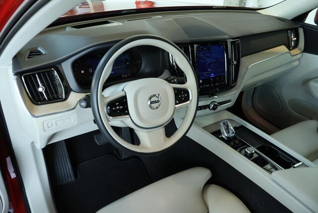 Volvo XC60 T6 Plug-in hybrid AWD Inscription Exclusive | Google Infotainment | Dealeronderhouden | Semi-Electrische wegklapbare trekhaak | Parkeerverwarming | Head-Up Display | Stoelverwarming | Stuurwielverwarming | Parkeersensoren | Panoramadak