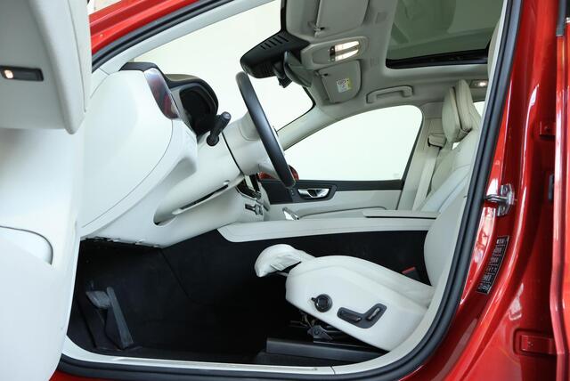 Volvo XC60 T6 Plug-in hybrid AWD Inscription Exclusive | Google Infotainment | Dealeronderhouden | Semi-Electrische wegklapbare trekhaak | Parkeerverwarming | Head-Up Display | Stoelverwarming | Stuurwielverwarming | Parkeersensoren | Panoramadak