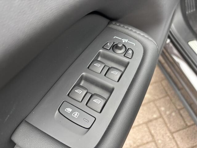 Volvo XC60 2.0 T6 Plug-in hybrid AWD Inscription 350pk | Vol Leer | Panoramadak | Elektr. Stoelen