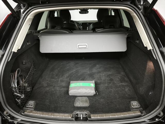 Volvo XC60 2.0 T6 Plug-in hybrid AWD Plus Black Edition | Harman Kardon | Panoramadak | Trekhaak wegklapbaar.