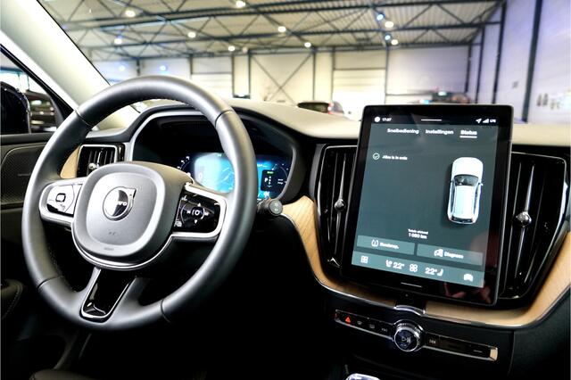 Volvo XC60 2.0 T8 AWD 335kW/456pk Aut8 Plug-in hybrid Plus Dark HARMAN/KARDON + 360 CAMERA + BLIS + LANE ASSIST + STOELVERWARMING V&A + STUURVERWARMING + ADAPT.CRUISE + PILOT ASSIST + LED MET GLA + PD-GLASS + KEYLESS ENTRY&GO + PARKSENSOREN V&A + 19" LM-VELGEN!!