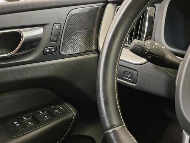 Volvo XC60 2.0 B5 R-Design | Trekhaak | 360° Camera | Harman/Kardon | Adaptieve Cruise | BLIS | Keyless entry/start | Extra Getint Glas | Memory | Power Seats | DAB |