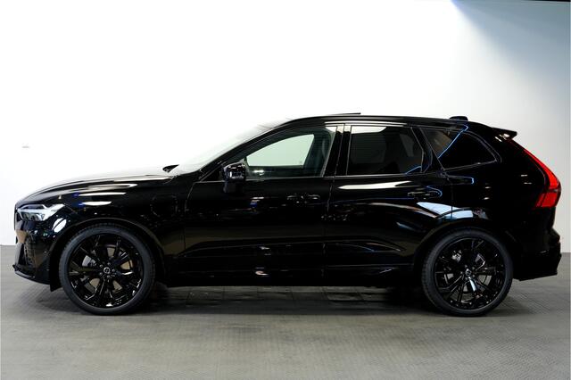 Volvo XC60 2.0 T8 AWD 335kW/456pk Aut8 MJ2026 Plug-in Ultra Black Exec. LUCHTVERING + BOWERS&WILKINS + PANORAMADAK + EL.TREKHAAK + HEAD-UP + PILOT ASSIST + STOELMASSAGE + V&A STOEL-&STUURVERWARMING + STOELVENTILATIE + 360 CAMERA + 21" LM-VELGEN!