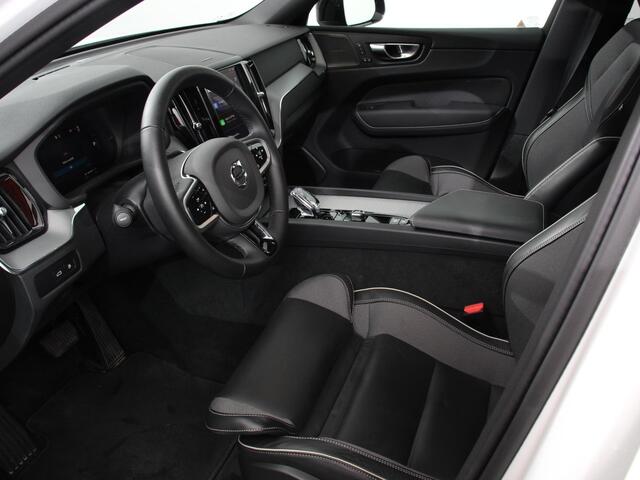 Volvo XC60 2.0 T6 Plug-in hybrid AWD Automaat Plus Dark Adaptieve cruise control Leder Navigatie Google Harman Kardon Panorama dak Lichtmetalen Velgen Dab Stoelverwarming Camera 360 Led Climate control Apple Carplay/ Android Auto