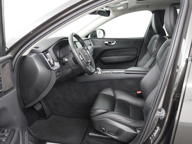 Volvo XC60 2.0 T8 Twin Engine AWD Inscription | SOH 88% | Trekhaak | Panoramadak | Carplay | Adaptive cruise | Navigatie | Camera | LEER | Elektrische achterklep| Bluetooth