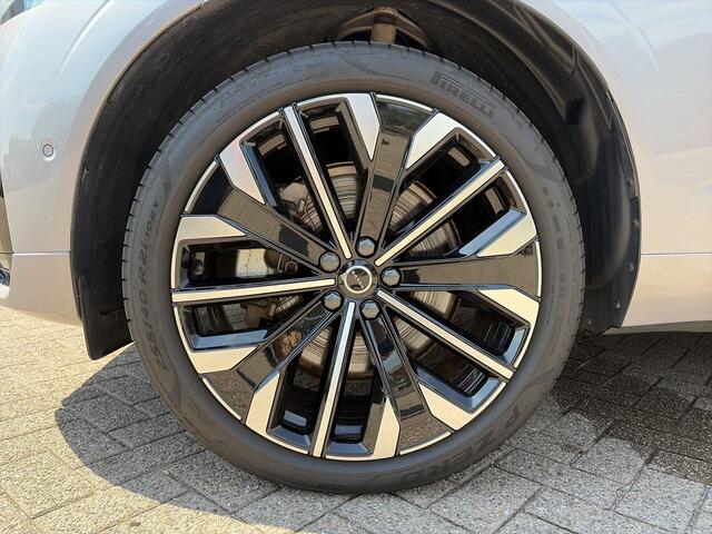 Volvo XC60 T6 Plug-in hybrid AWD Plus Dark / Panoramadak / 360 camera / Head up display / Trekhaak / 21" /