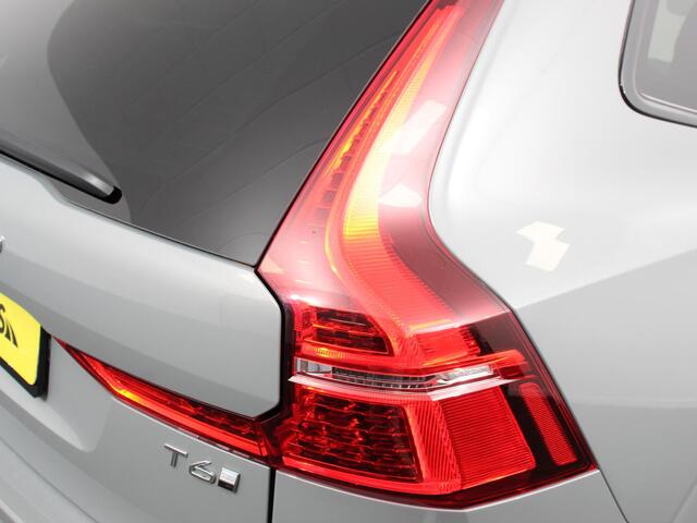 Volvo XC60 2.0 T6 Plug-in hybrid AWD Automaat Plus Dark Adaptieve cruise control Leder Navigatie Google Harman Kardon Panorama dak Lichtmetalen Velgen Dab Stoelverwarming Camera 360 Led Climate control Apple Carplay/ Android Auto
