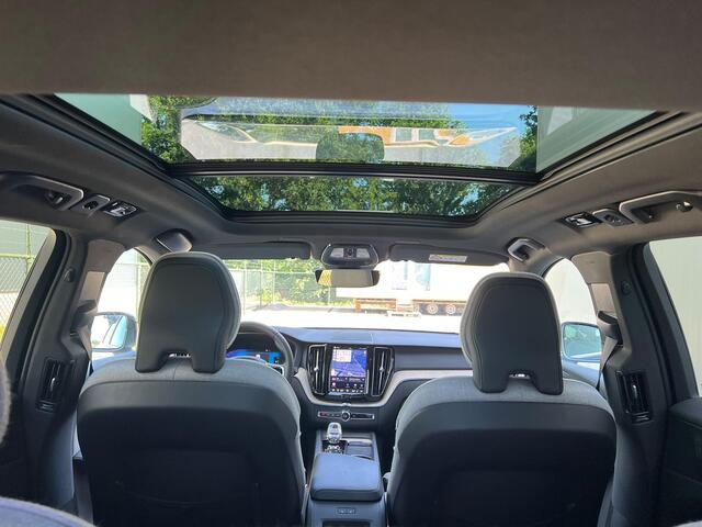 Volvo XC60 2.0 T6 Plug-in Hybrid AWD Plus Bright | PHEV | Trekhaak | Tailored Wool | 360 Graden Camera | Parkeersensoren | LED Koplampen Adaptief | Harman Kardon Audio | Alarm | Panoramadak | Elektrisch Verstelbare Voorstoelen | Stoelverwarming voor en achter | Keyl