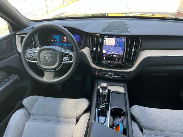 Volvo XC60 2.0 T6 Plug-in Hybrid AWD Plus Bright | PHEV | Trekhaak | Tailored Wool | 360 Graden Camera | Parkeersensoren | LED Koplampen Adaptief | Harman Kardon Audio | Alarm | Panoramadak | Elektrisch Verstelbare Voorstoelen | Stoelverwarming voor en achter | Keyl