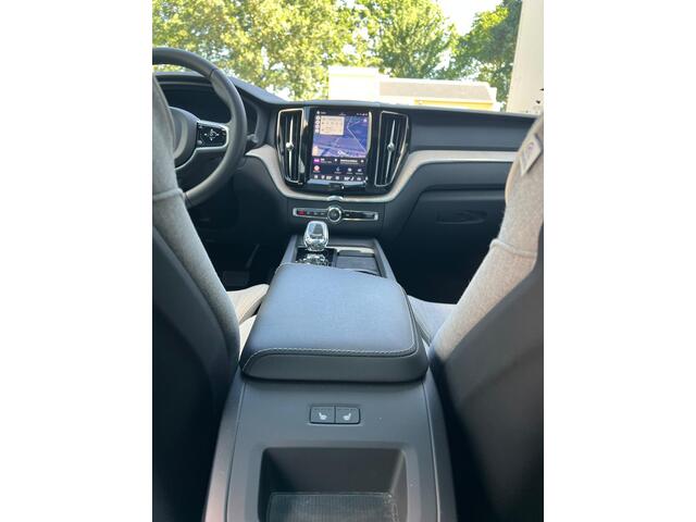 Volvo XC60 2.0 T6 Plug-in Hybrid AWD Plus Bright | PHEV | Trekhaak | Tailored Wool | 360 Graden Camera | Parkeersensoren | LED Koplampen Adaptief | Harman Kardon Audio | Alarm | Panoramadak | Elektrisch Verstelbare Voorstoelen | Stoelverwarming voor en achter | Keyl