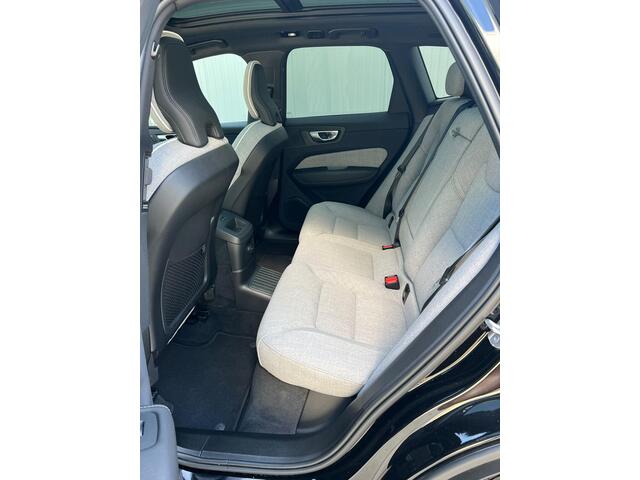 Volvo XC60 2.0 T6 Plug-in Hybrid AWD Plus Bright | PHEV | Trekhaak | Tailored Wool | 360 Graden Camera | Parkeersensoren | LED Koplampen Adaptief | Harman Kardon Audio | Alarm | Panoramadak | Elektrisch Verstelbare Voorstoelen | Stoelverwarming voor en achter | Keyl