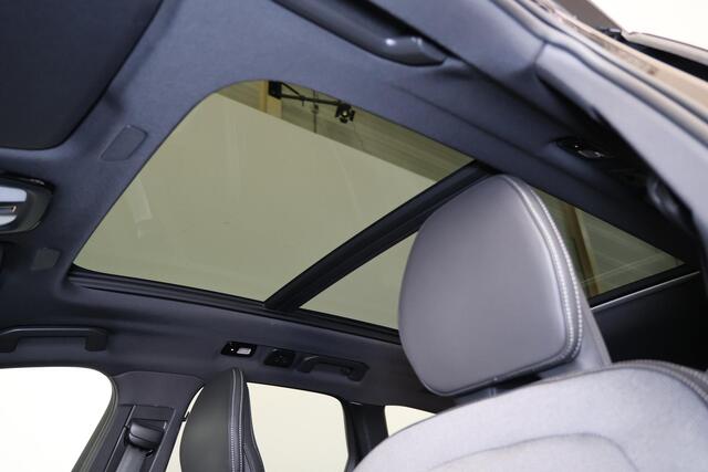 Volvo XC60 T6 Recharge AWD Ultra Black Edition - Panorama/schuifdak - IntelliSafe Assist & Surround - 360º Camera - Harman/Kardon audio - Adaptieve LED koplampen - Verwarmde voorstoelen, stuur & achterbank - Parkeersensoren voor & achter - Elektr. bedienb. voorstoel