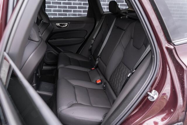 Volvo XC60 2.0 T6 Plug-in hybrid AWD Plus Dark | SOH:100% | Head Up Display |Trekhaak | Panoramadak | Head-up Display | 360° Camera | Parkeersensoren V+A | Keyless Entry/Start | Power Seats | Memory |
