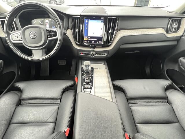 Volvo XC60 2.0 B5 Inscription Navigatie Trekhaak panoramadak 360 Camera Head-Up Display Elektrische Stoelen Leder Blis Pilot Assist Harman Kardon Audio Apple Carplay Android Auto Parkeerverwarming NL Auto