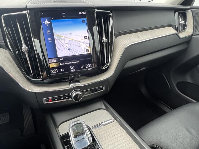Volvo XC60 2.0 B5 Inscription Navigatie Trekhaak panoramadak 360 Camera Head-Up Display Elektrische Stoelen Leder Blis Pilot Assist Harman Kardon Audio Apple Carplay Android Auto Parkeerverwarming NL Auto