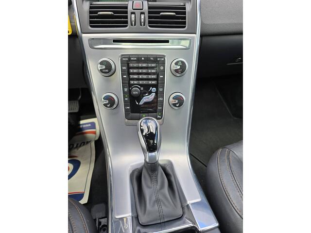 Volvo XC60 2.0 D4 FWD Polar+ | Elektrisch verstelbare voorstoelen met memory | Panoramadak | Lederen stoelen