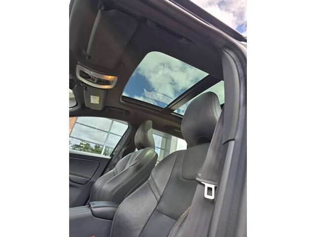 Volvo XC60 2.0 D4 FWD Polar+ | Elektrisch verstelbare voorstoelen met memory | Panoramadak | Lederen stoelen