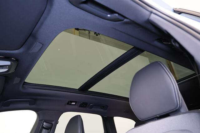 Volvo XC60 T6 Recharge AWD Plus Black Edition - Panorama/schuifdak - IntelliSafe Assist & Surround - Harman/Kardon audio - 360º Camera - Verwarmde voorstoelen, stuur & achterbank - Parkeersensoren voor & achter - Elektr. bedienb. voorstoelen met geheugen - Head up d