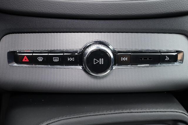 Volvo XC90 T8 Recharge AWD Ultra Bright - LONG RANGE - Panorama/schuifdak - IntelliSafe Assist & Surround - Harman/Kardon audio - Adaptieve LED koplampen - Parkeercamera achter - Verwarmde voorstoelen, stuur & achterbank - Parkeersensoren voor & achter - Elektr. bed