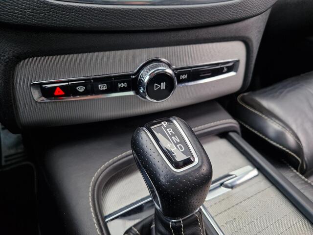 Volvo XC90 2.0 T5 AWD R-Design | Open Dak | Stoelverwarming | BSD | Trekhaak | LED | PDC |