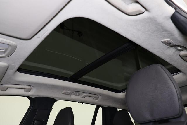 Volvo XC90 T8 Recharge AWD Ultimate Bright - LONG RANGE - Panorama/schuifdak - IntelliSafe Assist & Surround - Parkeercamera achter - Verwarmde voorstoelen, stuur & achterbank - Parkeersensoren voor & achter - Elektr. bedienb. voorstoelen met geheugen - Draadloze te