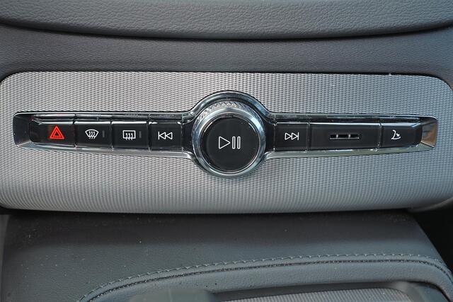 Volvo XC90 T8 Recharge AWD Plus Bright - LONG RANGE - Panorama/schuifdak - IntelliSafe Assist & Surround - 360º Camera - Harman/Kardon audio - Adaptieve LED koplampen - Verwarmde voorstoelen, stuur & achterbank - Parkeersensoren voor & achter - Elektr. bedienb. voor