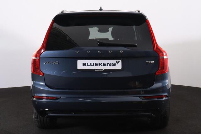 Volvo XC90 T8 Recharge AWD Plus Dark - LONG RANGE - IntelliSafe Assist & Surround - Harman/Kardon audio - Adaptieve LED koplampen - Parkeercamera achter - Verwarmde voorstoelen, stuur & achterbank - Parkeersensoren voor & achter - Elektr. bedienb. voorstoelen met ge