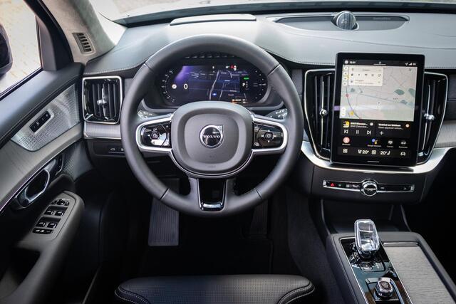 Volvo XC90 2.0 T8 Plug-in hybrid AWD Ultra Dark | Bowers & Wilkings Premium Audio | Luchtvering | 360 Camera | Head-Up | Massage + ventilatie | Extra Getint Glas | Trekhaak inklapbaar |