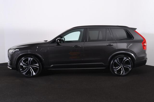 Volvo XC90 T8 Recharge AWD Ultra Dark - LONG RANGE - Luchtvering - Panorama/schuifdak - IntelliSafe Assist & Surround - 360º Camera - Adaptieve LED koplampen - Verwarmde voorstoelen, stuur & achterbank - Parkeersensoren voor & achter - Elektr. bedienb. voorstoelen m