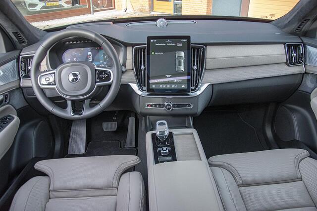 Volvo XC90 2.0 T8 PLUG-IN HYBRID AWD ULTRA DARK